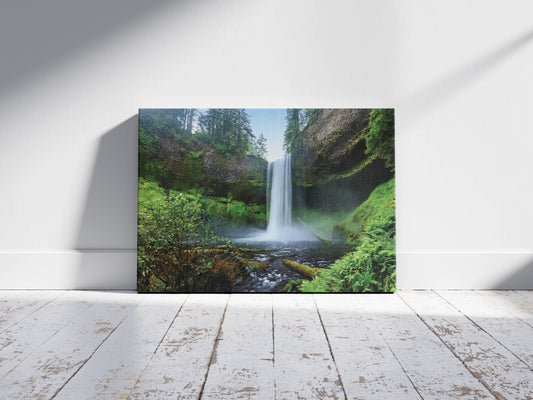 Oregon Majestic Waterfall – Nature’s Breathtaking Masterpiece